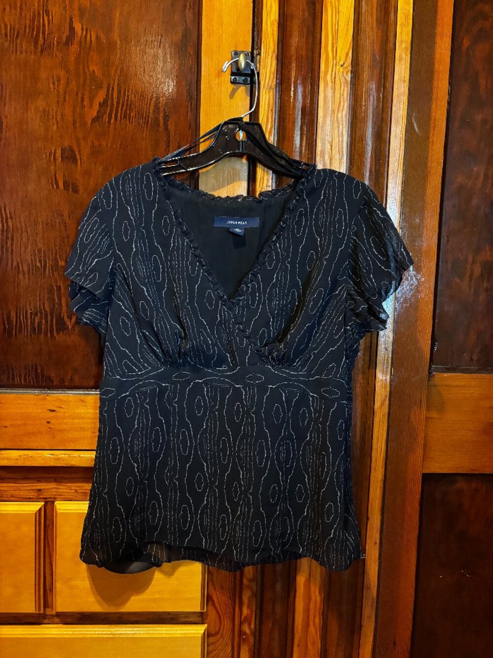 Jones Wear Surplice V-Neck Short Sleeve Black Elastic Empire Waist Top Size 10